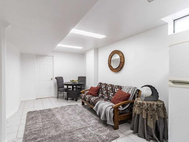 4565 Gladebrook Cres