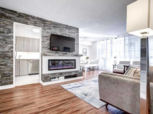 903 - 100 Quebec Ave