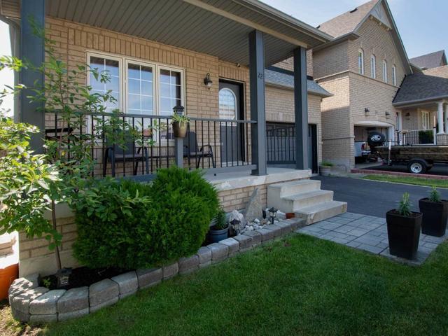 22 Bluewater Cres