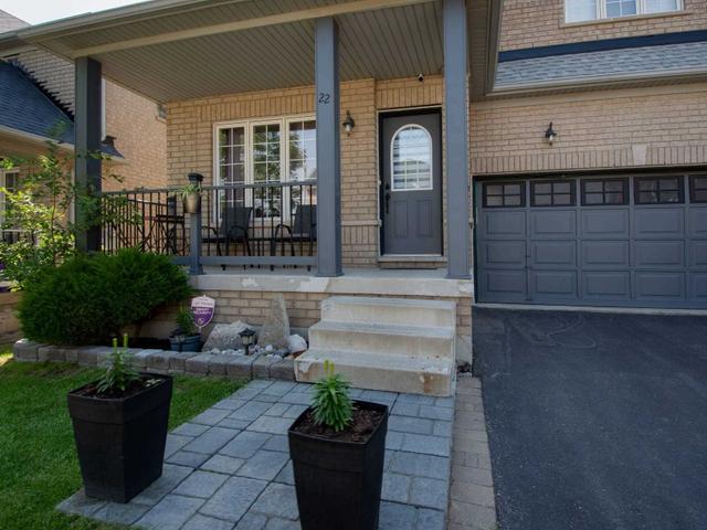 22 Bluewater Cres