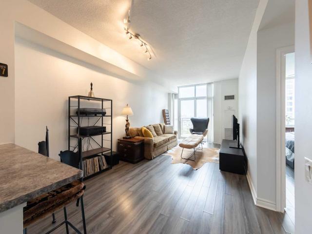 1809 - 5229 Dundas St W