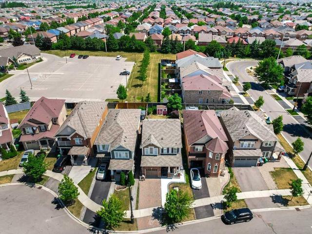 28 Saunter Crt