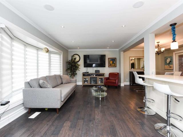 8 Drury Cres