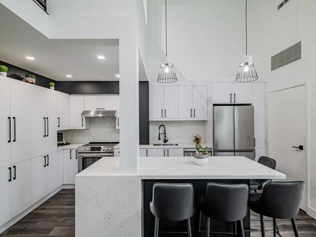 105 - 300 Manitoba St