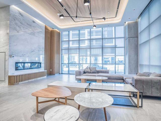 405 - 65 Annie Craig Dr