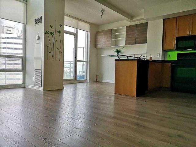 705 - 3939 Duke Of York Blvd