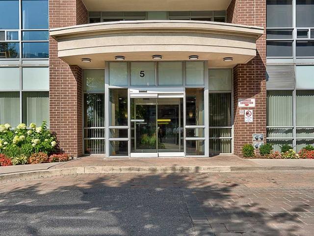 2005 - 5 Michael Power Pl