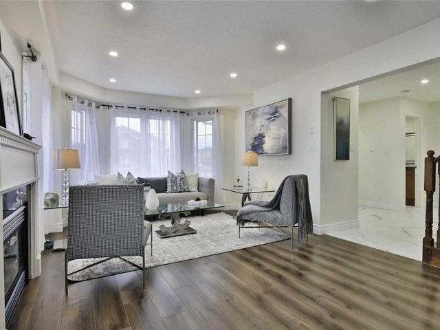 1 Revelstoke Pl