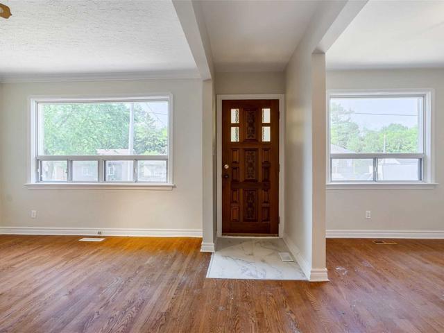 1529 Drymen Cres