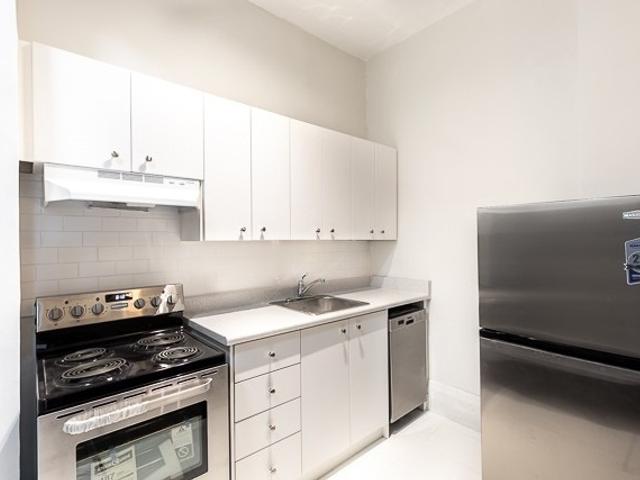 B1 - 1476 Queen St
