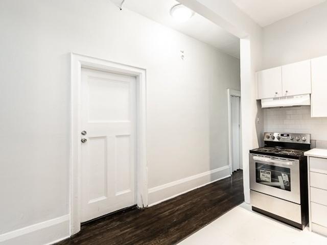 B1 - 1476 Queen St