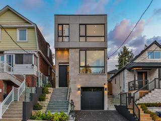 18 Woodcroft Cres