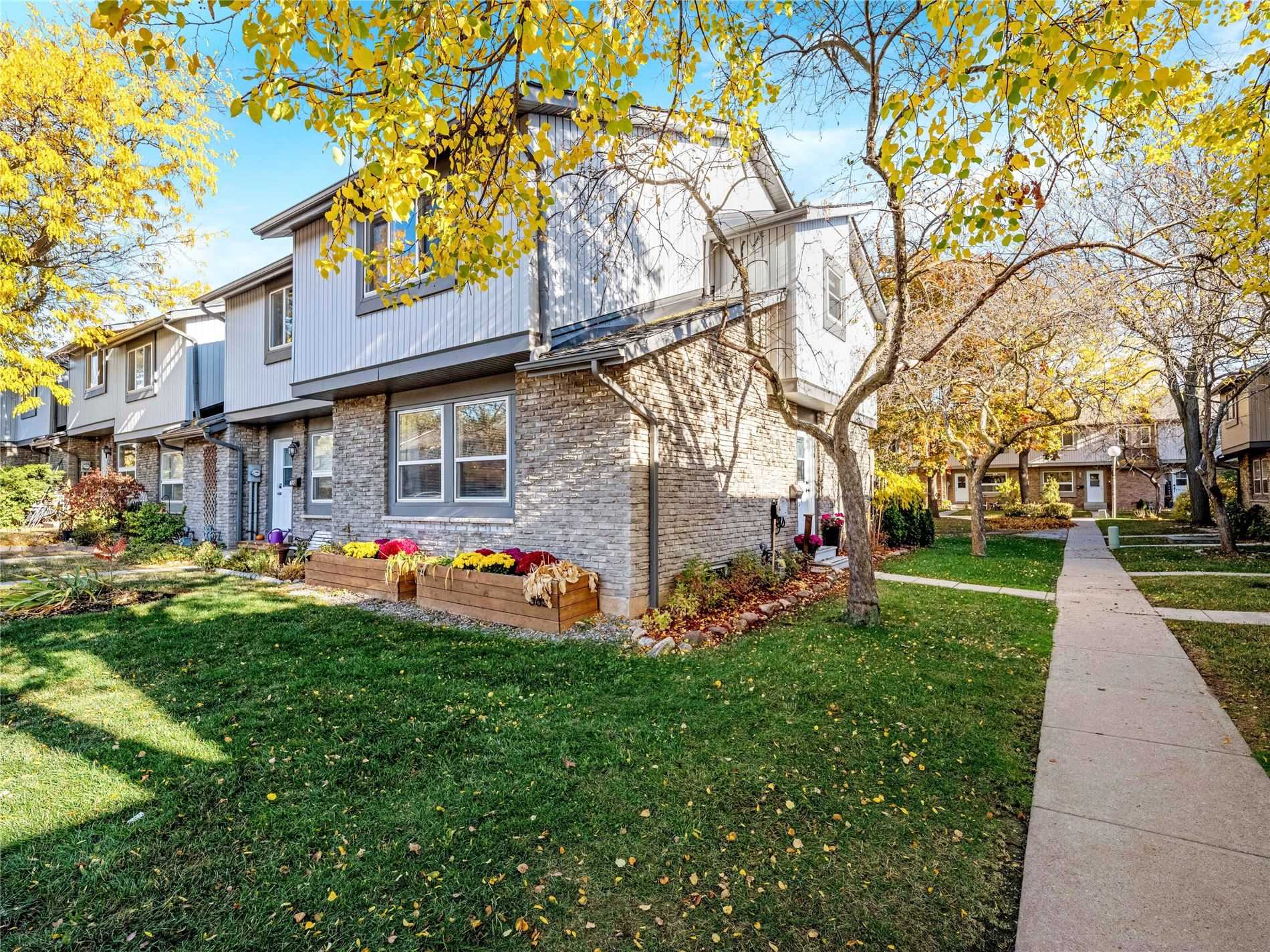 685 Woodward Ave, Milton Sold, W5828087 Condos.ca