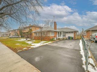 596 Burnhamthorpe Rd