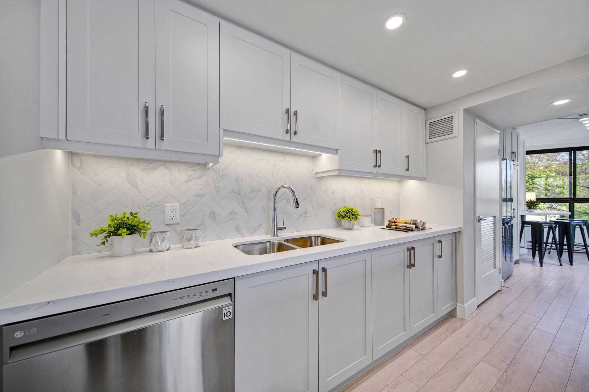 102 1300 Bloor St, Mississauga Terminated, W5888363 Condos.ca