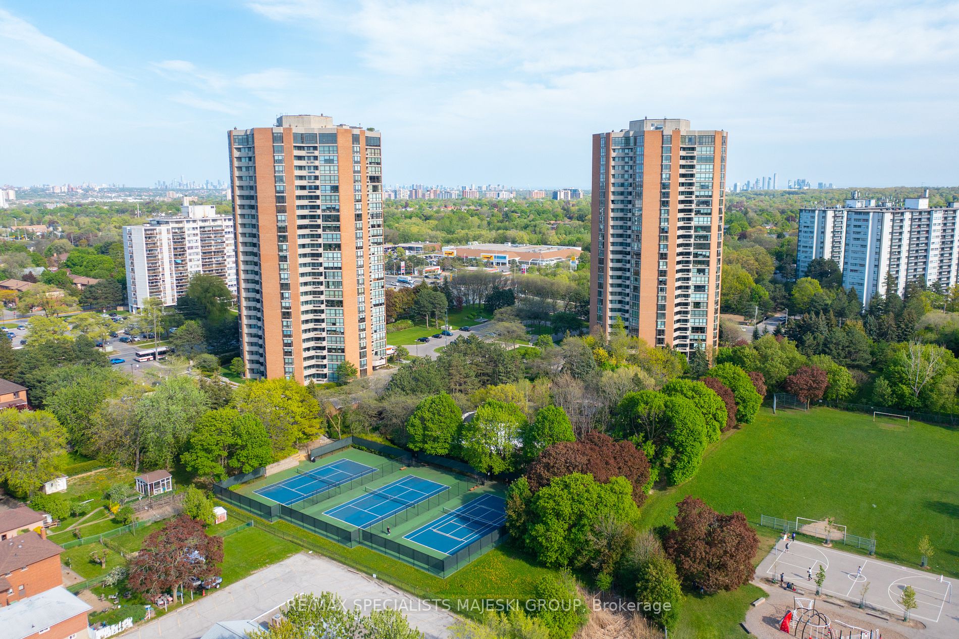 211 2000 Islington Ave, Etobicoke Sold, W6005312 Condos.ca