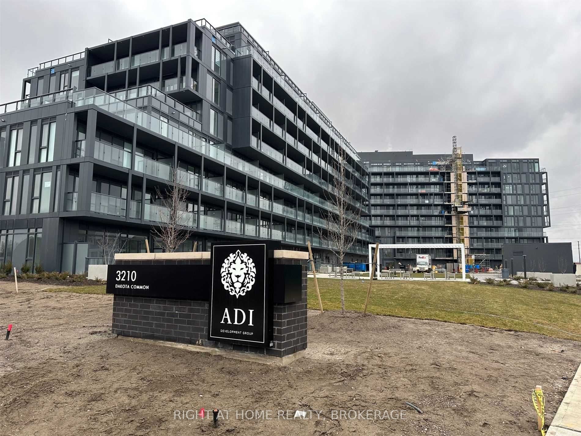 B110 3200 Dakota Common, Burlington Leased, W6009091 Condos.ca