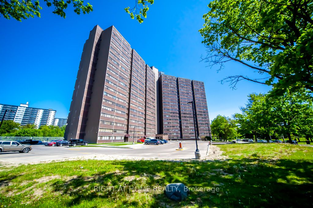PH21 11 Wincott Dr, Etobicoke Sold, W6632216 Condos.ca