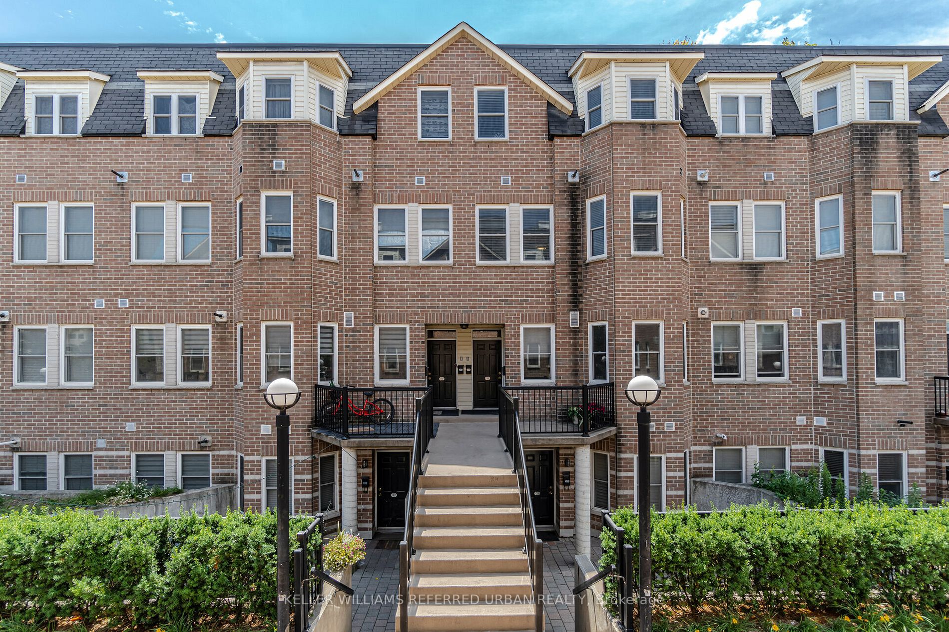 28 760 Lawrence Ave W, North York Sold, W6653508 Condos.ca