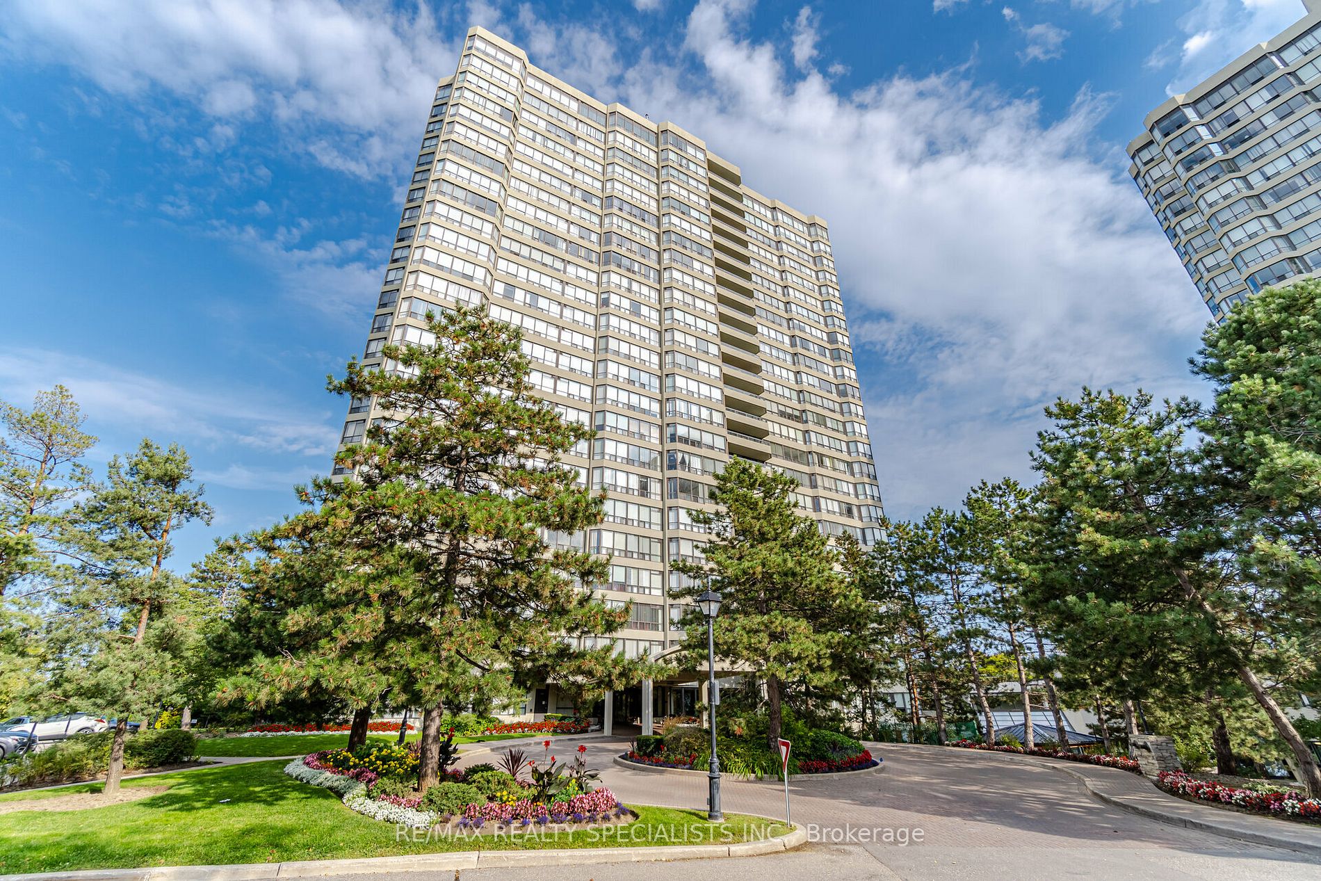 808 - 22 Hanover Rd, Brampton | Terminated, W7026108 | Condos.ca
