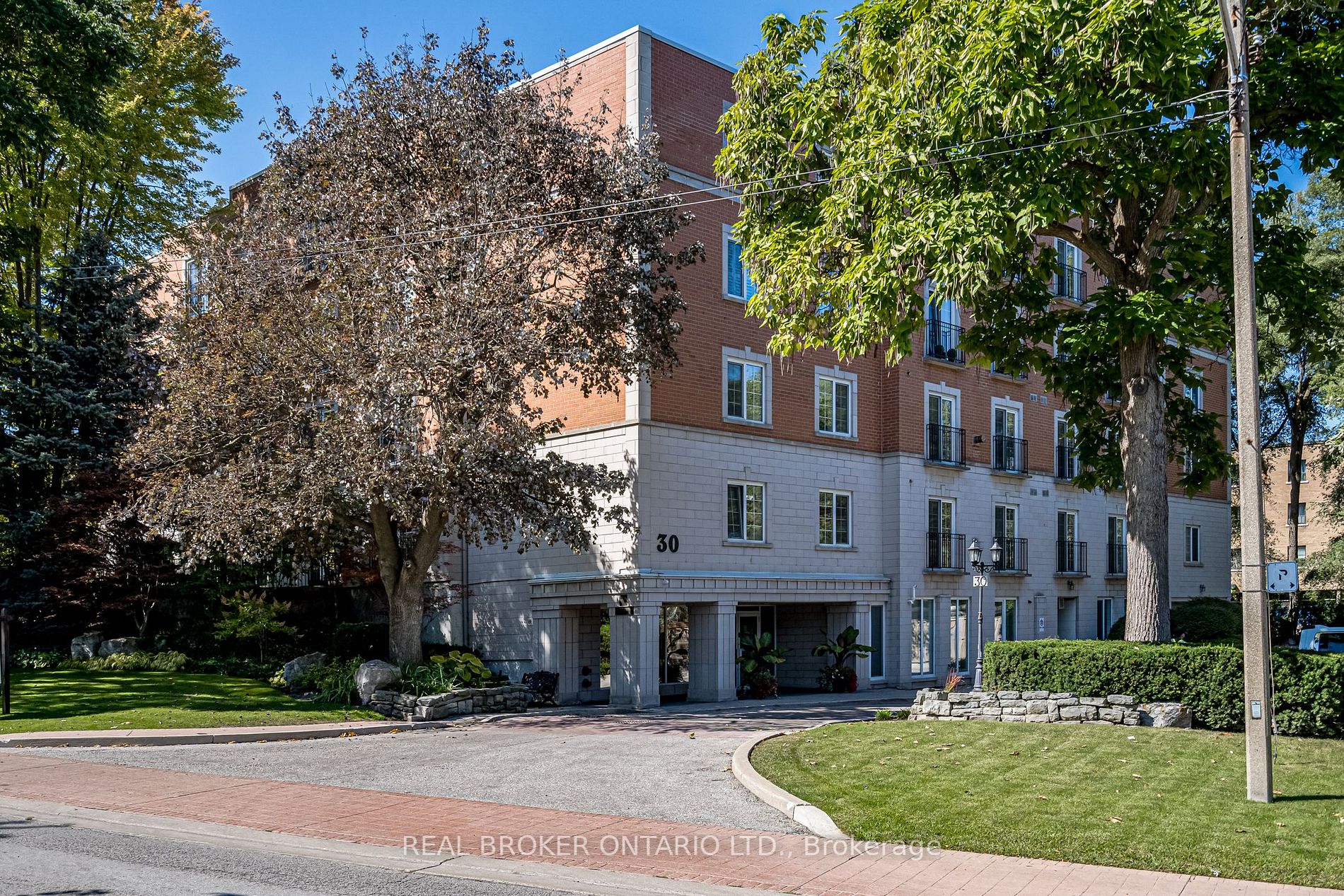 202 30 Anglesey Blvd, Etobicoke Sold, W7028076 Condos.ca