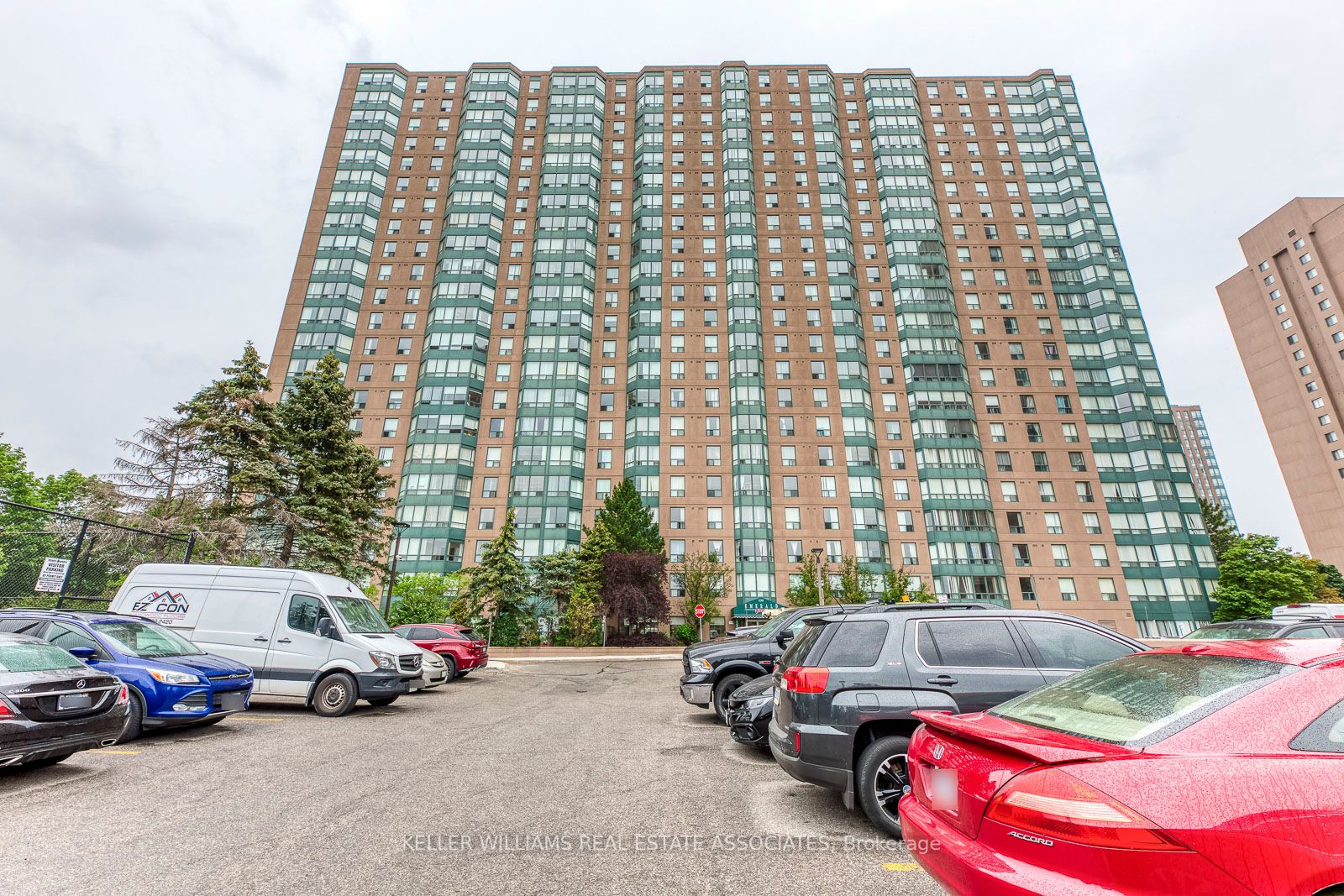 205 135 Hillcrest Ave, Mississauga Leased, W7209080 Condos.ca
