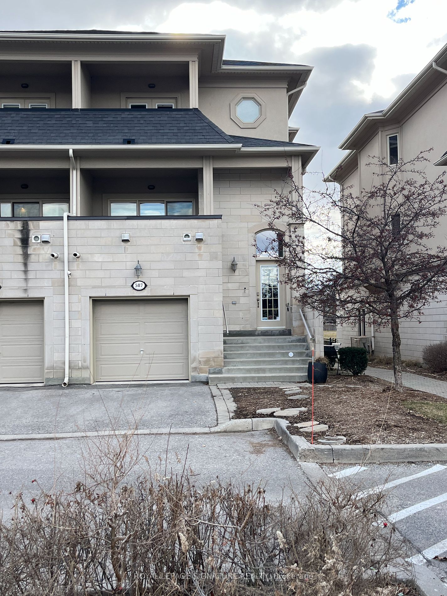 9 - 587 Thompson Rd S, Milton | Terminated, W8056554 | Condos.ca