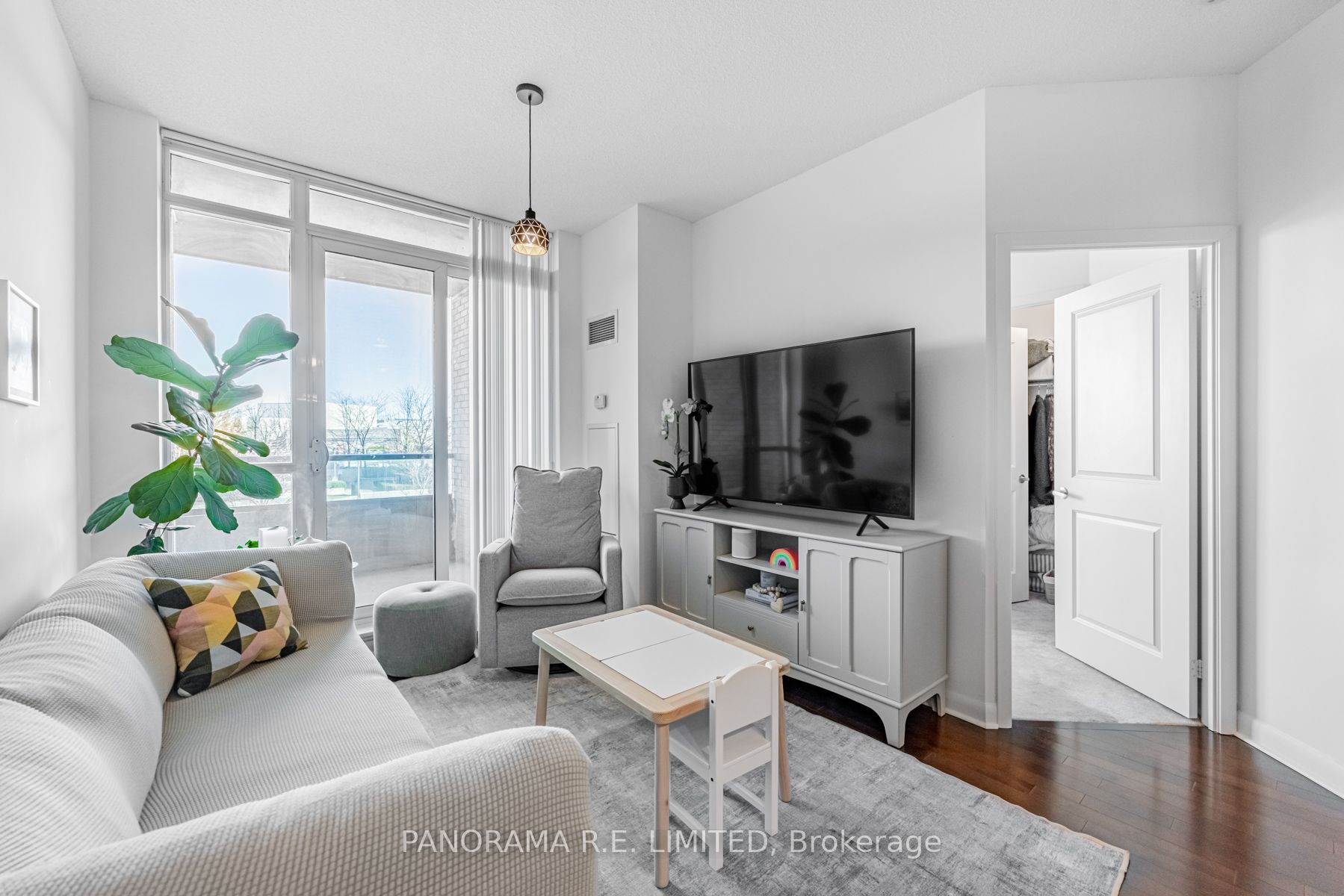 203 225 Sherway Gardens Rd, Etobicoke For Rent 2,700 Condos.ca