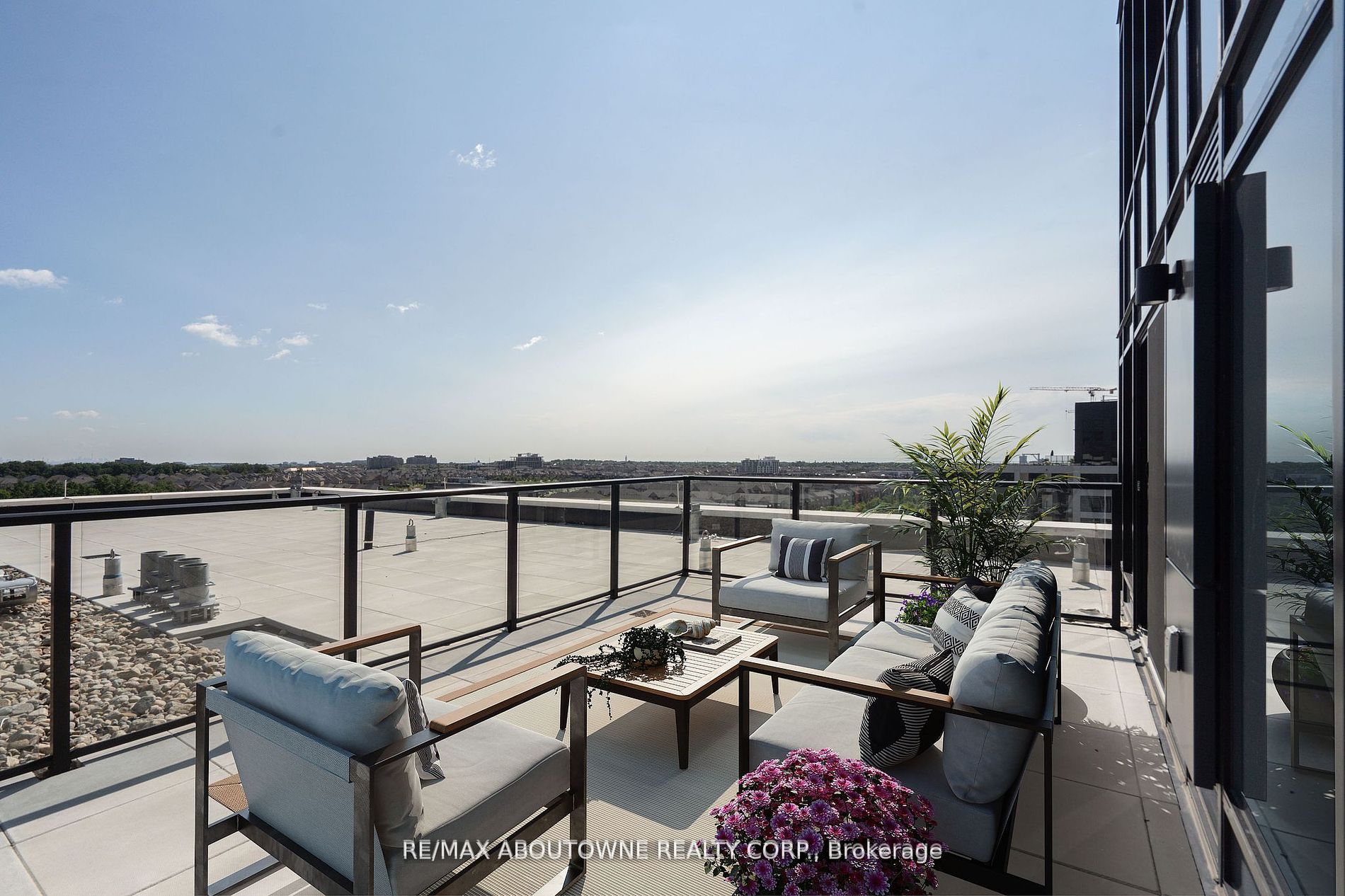 916 3220 William Coltson Ave, Oakville For Rent 2,500 Condos.ca