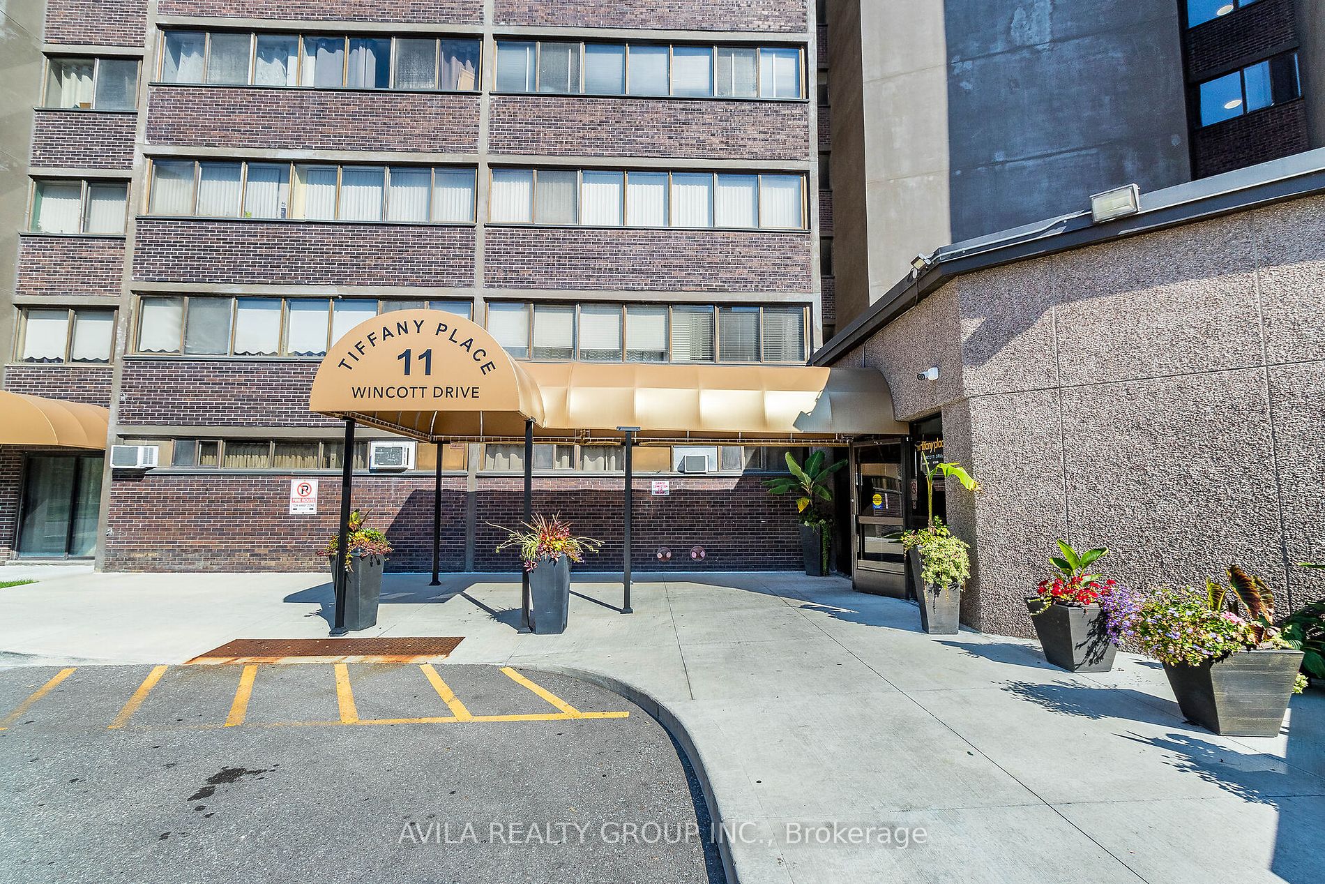 815 11 Wincott Dr, Etobicoke For Sale 599,000 Condos.ca