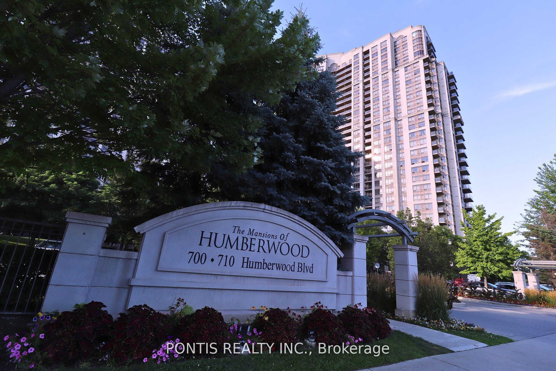 727 700 Humberwood Blvd, Etobicoke For Sale 629,000 Condos.ca