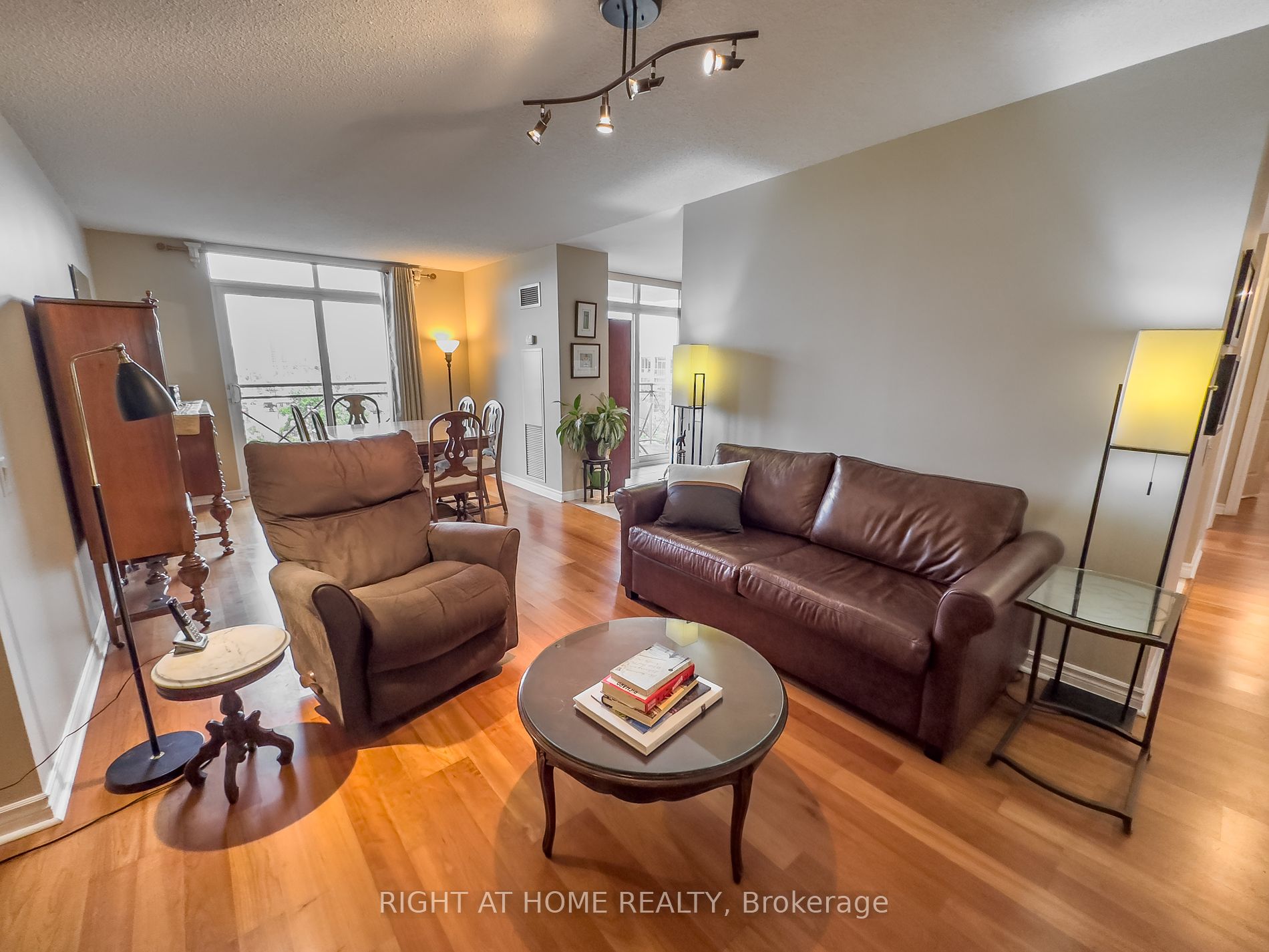 308 5229 Dundas St W, Etobicoke For Rent 4,100 Condos.ca