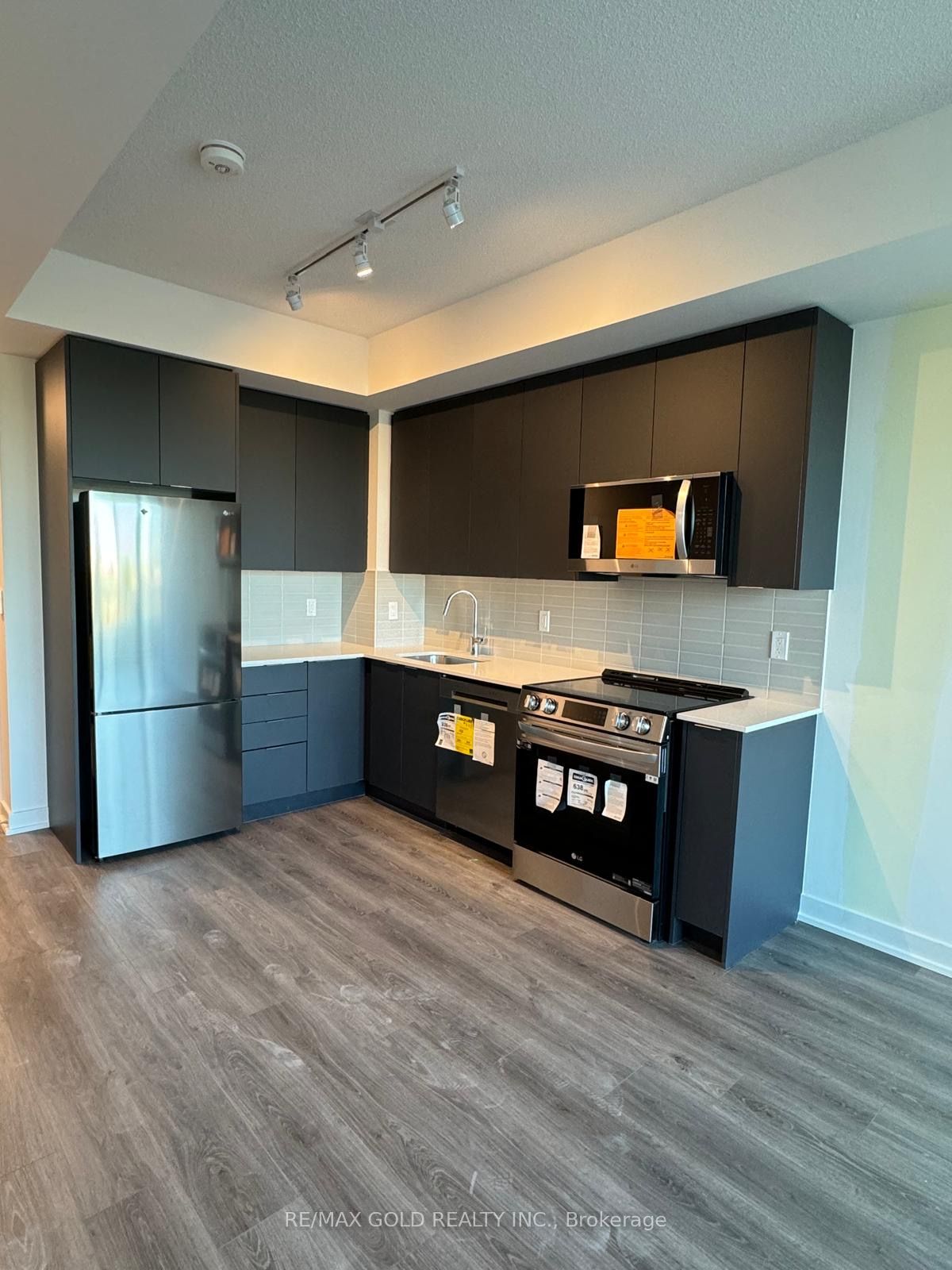 420 225 Malta Ave, Brampton For Rent 2,400 Condos.ca