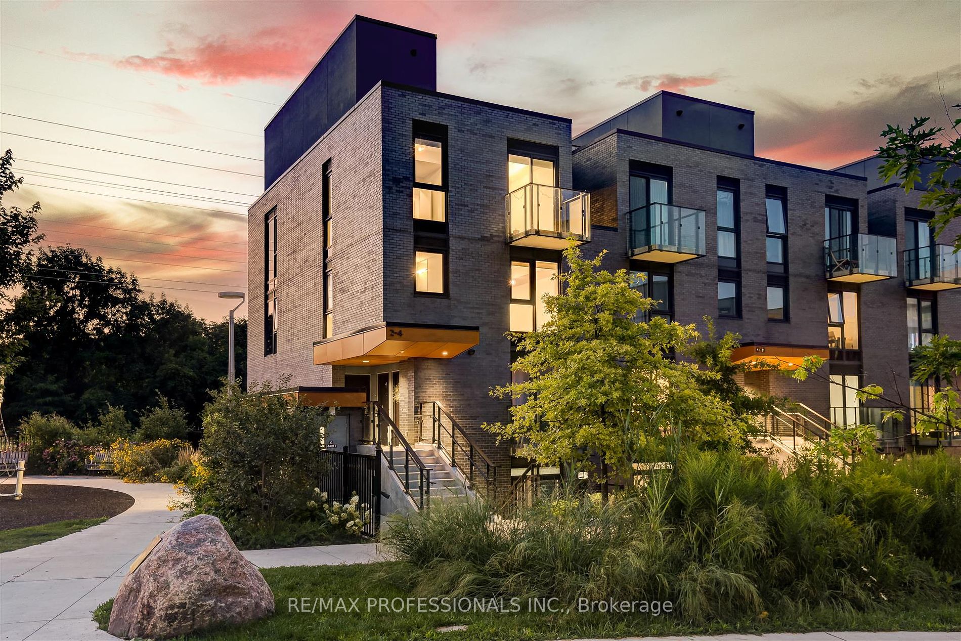 TH3 10 Brin Dr, Etobicoke For Sale 945,000 Condos.ca