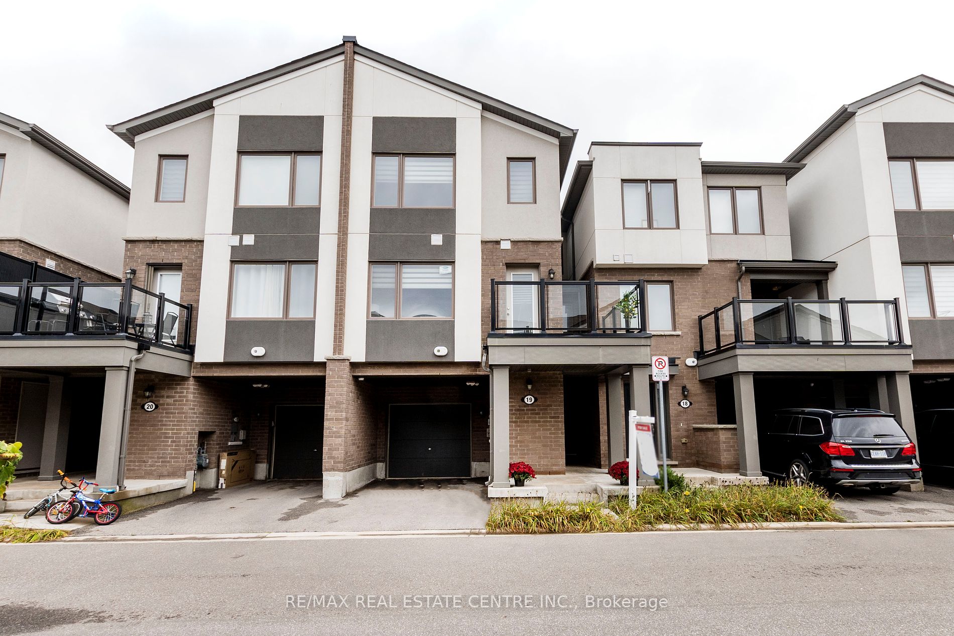 19 1125 Leger Way, Milton For Sale 889,000 Condos.ca