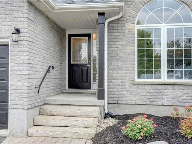 561 Waterton Crt