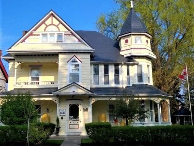352 Main St E