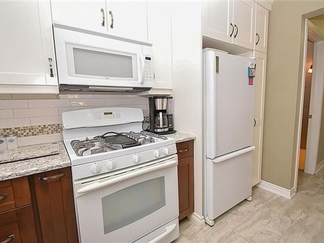 16 - 275 Pelham Rd