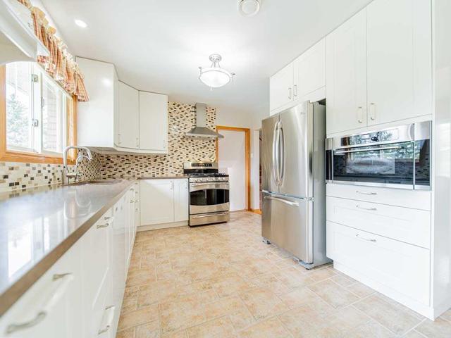 33 Menno St
