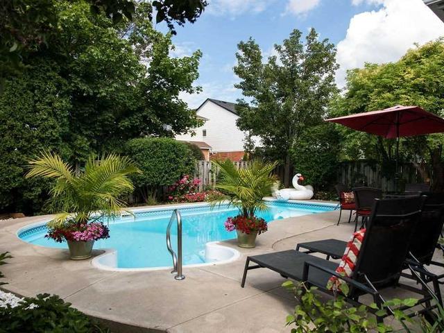 64 Royaledge Way