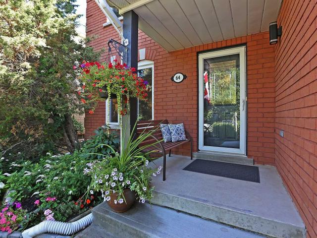 64 Royaledge Way