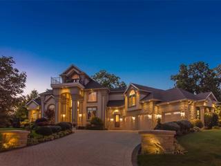2082 Hidden Valley Cres
