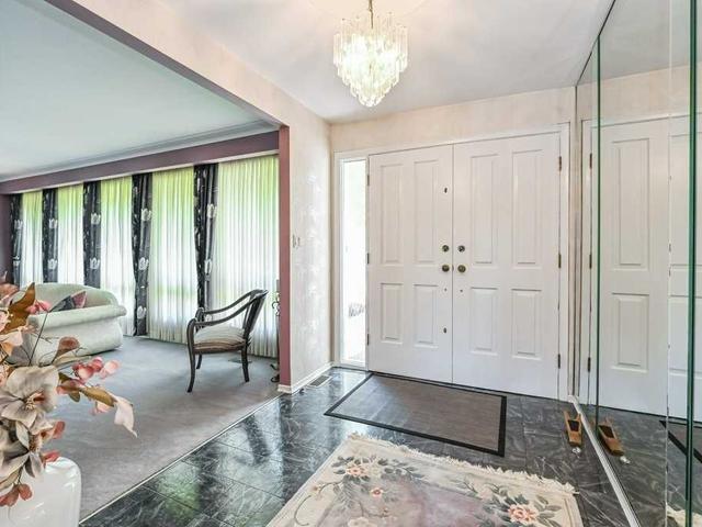 16 Leslie Dr