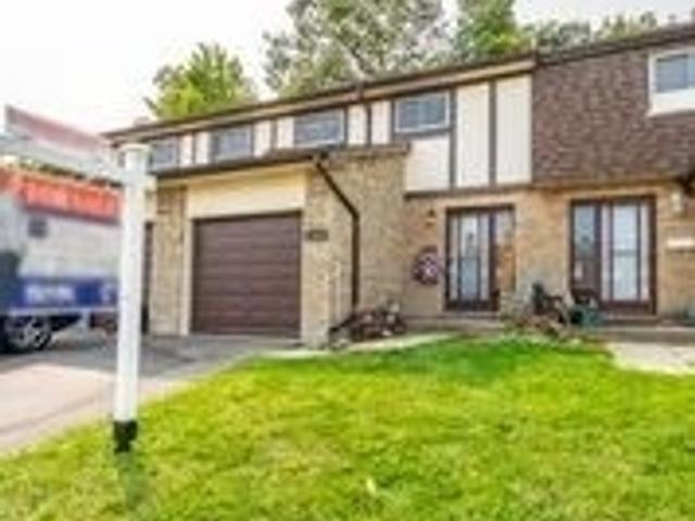 32 - 300 Rexford Dr