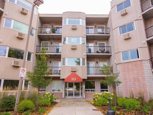 202 - 10 John St