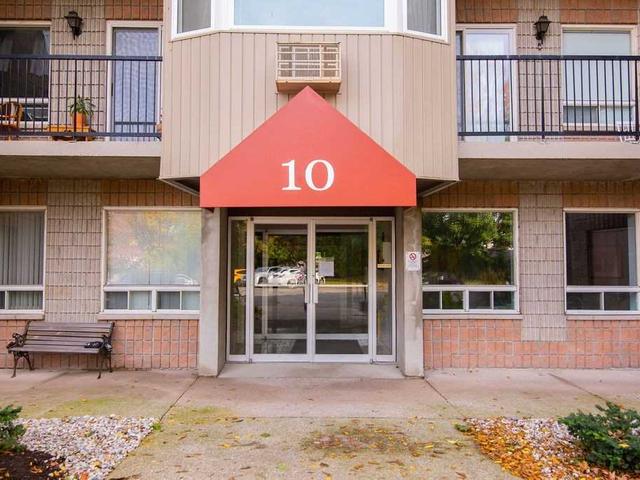 202 - 10 John St
