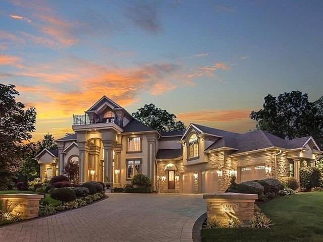 2082 Hidden Valley Cres