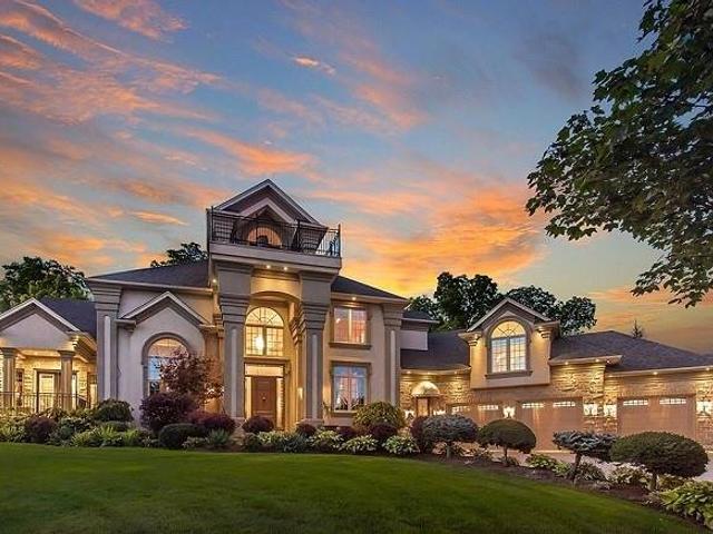 2082 Hidden Valley Cres