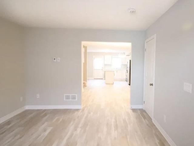 14 - 7768 Ascot Circ