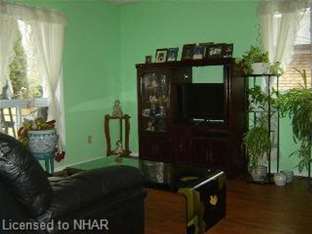 5208 Valleyview Cres
